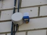 Фотореле PS-1 установлено на кронштейне