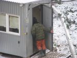 20121220-03 - 12-11 час. Тракторист просит охранника найти владельцев машин, чтобы их отогнать в другое место