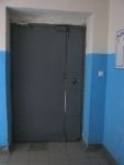 20131015-031- выбита плитка у входа в подъезд