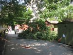20130627-002 - территория работ обозначена оранжевой лентой с предупреждением