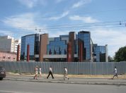 Пешеходы на тротуаре