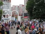 20130728-088-narod-pribivaet