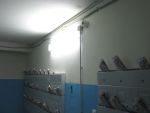 20131008-001-luminescent-lamp в лифтовом коридоре у почтовых ящиков
