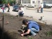 Артур сажает розу