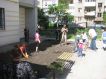 Посадка цветов у первого подъезда