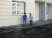 Полив клумбы после посадки цветов