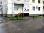 Защита газонов перед билингвальным детским центром 'Happy Start'